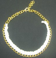 Collar trenzado cordón ancho blanco.