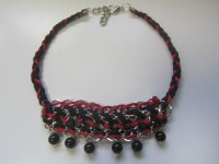 Collar rojo/negro cadena gorda y abalorios