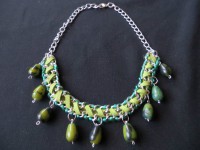 Collar ante verde con piedras