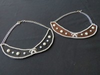 Collar babero pequeño lazo marrón o negro