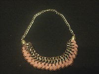 Collar babero cadena marron y rosa