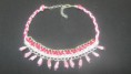 Collar doble cadena rosa y piedras.