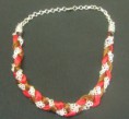Collar trenzado cadena y cordón marrón y rojo.