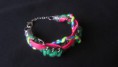 Pulsera fluor trenzada con cadena y varios cordones.