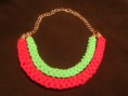 Collar doble trenzado cuadrado trapillo fuxia y verde