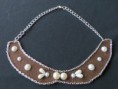 collar babero marron perlas